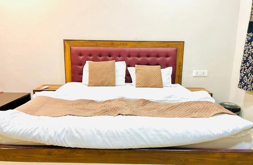 Indore Hotel | Beautiful hotel with 9 bedrooms in soothing Indore location