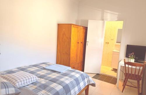 Kingsgrove House | Beautiful Room with Private Bathroom - Prime Location & Close to Shops