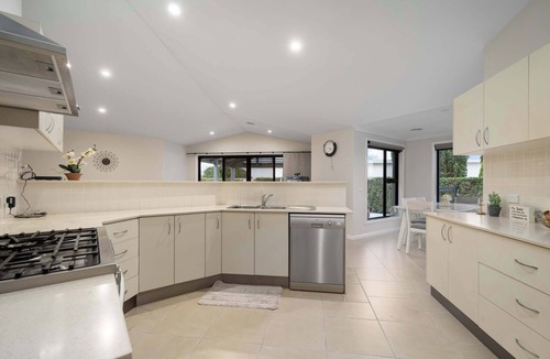 Llanarth House | Beautiful Spacious Home in a Serene Setting