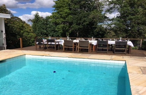 North Turramurra Hotel | BEAUTIFULLY APPOINTED HOME ON 2 ACRES, WITH POOL. IN THE NATIONAL PARK