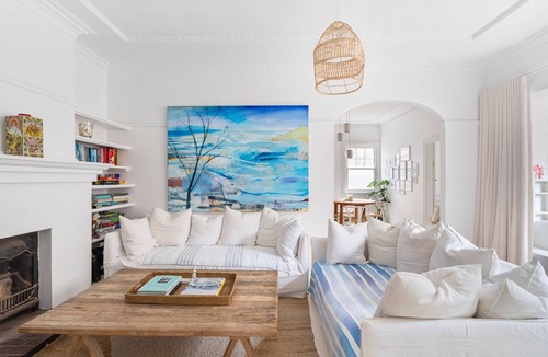 North Bondi Apartment | Beautifully appointed, white beach pad 5 minutes to iconic Bondi Beach