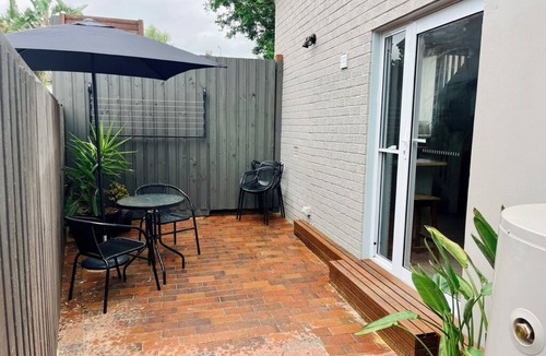 Wheeler Heights Villa | Beautifully styled 2 bed villa with romantic loft master and private courtyard.