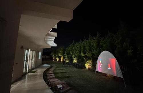 Bullawala Villa | Bella Casa, 3BR Villa Mountain Views & PVT Lawn