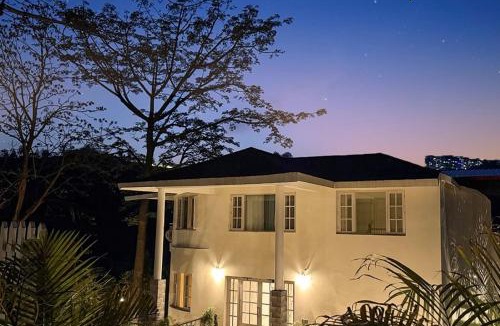 Bullawala Villa | Bella Casa, 3BR Villa Mountain Views & PVT Lawn