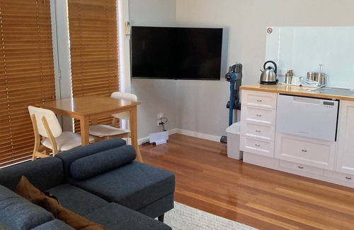 Woodend Apartment | Bella Loft: A studio apartment in the heart of Woodend.