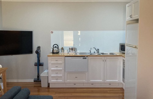 Woodend Apartment | Bella Loft: A studio apartment in the heart of Woodend.