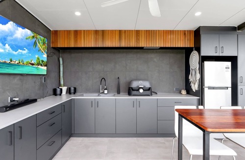 Trinity Beach House | Belle Escapes Bluewater Breeze