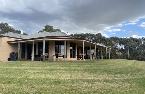 Bethanga House | Bethanga Beauty - Peaceful family paradise on acreage overlooking Lake Hume