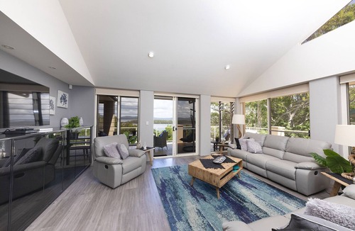 Green Point House | Between the ocean and the lake