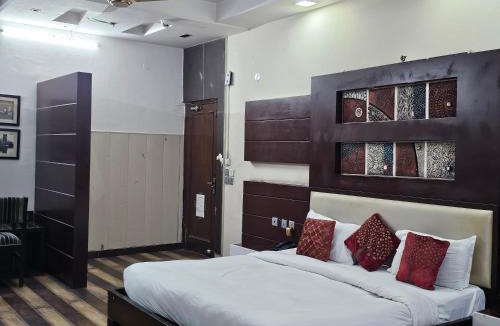 Delhi House | Bharat G House - Near Anand Vihar Railway Station