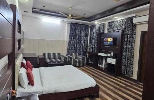 Delhi House | Bharat G House - Near Anand Vihar Railway Station