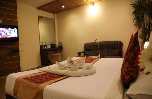 Vadapalani Hotel | Bhimaas Temple Tree Hotel
