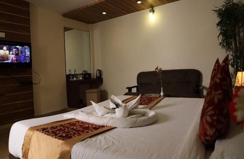 Vadapalani Hotel | Bhimaas Temple Tree Hotel