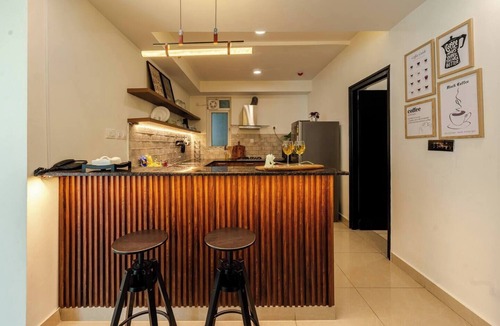 Hyderabad Apartment | Bliss Urban - Gaming Sunset Lake Views Sauna