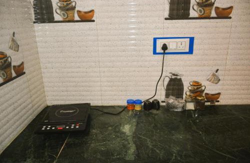 Jabalpur Apartment | Blue Beds Homestay, Exotic 2BHK AC House
