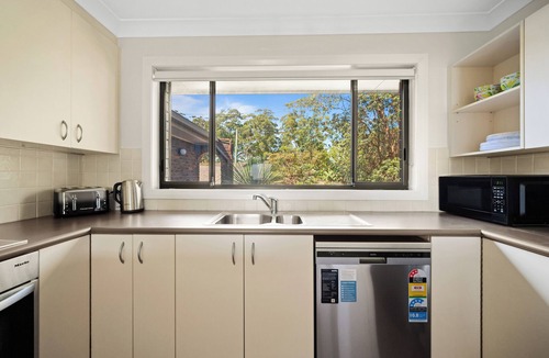 Terrigal House | “Blue Bird” – Oceanview, Spa & Games Room