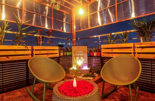 Kukatpalli Apartment | Blue Hawk Hospitality-Where Blue meets Bliss, Penthouse Haven with a Jacuzzi.