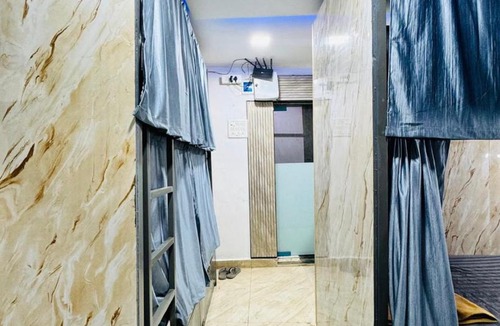 Marol Apartment | Blue Top Dormitory Near International Airport T2 Mumbai