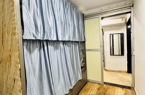 Marol Apartment | Blue Top Dormitory Near International Airport T2 Mumbai