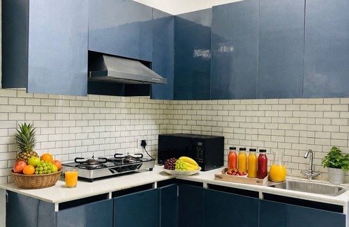 Gurugram Apartment | BluO Awesome 1BHK DLF Galleria Market ,Gym TT
