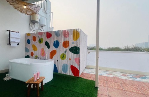 DLF Phase 3 Apartment | BluO Penthouse - DLF CyberCity, BathTub - Terrace & Garden #staycation Gurgaon