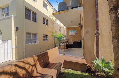 North Bondi Apartment | Bondi beachside beauty location on iconic Bondi beach. 2 min walk to beach