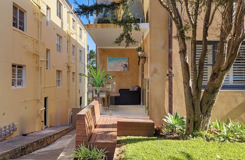 North Bondi Apartment | Bondi beachside beauty location on iconic Bondi beach. 2 min walk to beach