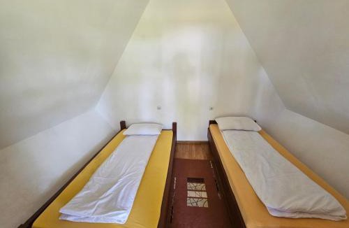 Fardea Cabin | BORA- Popas Turistic casute de vacanta