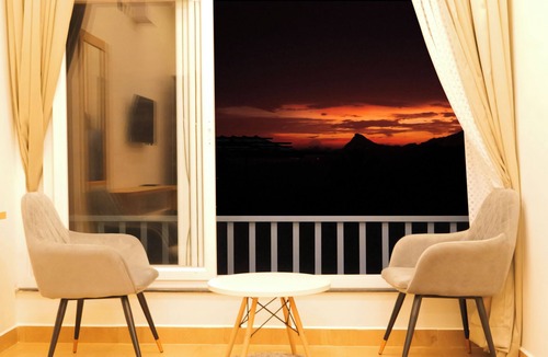 Devikolam House | Bougainvillea Homestay-Luxurious 5-bedroom house in Munnar