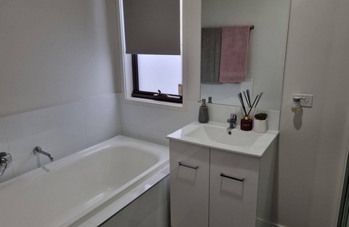 Carrum Downs House | Boutique Hotel inspired modern 2 bedroom townhouse