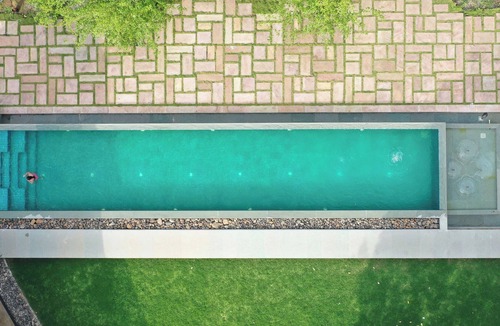 Junagadh Villa | Boutique wilderness stay by forest lawns. Peaceful! Pet‑Friendly!