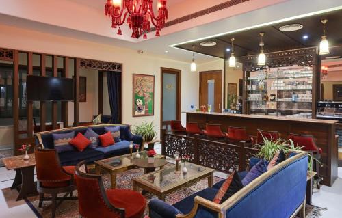 Lake Swaroop Sagar Hotel | Brahma Niwas - Luxury Lake View Hotel with Infinity Pool, Udaipur