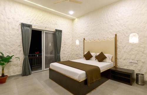 Panhala Hotel | Breeze Resort Panhala , Swimming Pool, Just 5 Minutes From Panhala!
