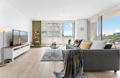 Parramatta CBD Apartment | Bright & Airy 2BR Steps to Station & Westfield