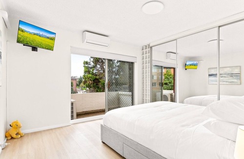 Ryde Apartment | Bright and convenient apartment, close to shops