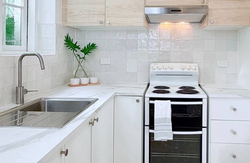 Darlinghurst Apartment | Bright Quiet Heritage Studio in Darlinghurst near transport cafes, supermarkets