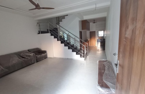Junagadh House | Budget friendly room in duplex bungalow for stay in Junagadh.