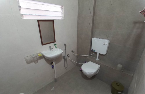 Junagadh House | Budget friendly room in duplex bungalow for stay in Junagadh.