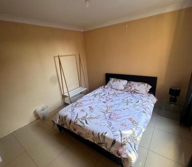 Greystanes House | Budget Queen Room - 492