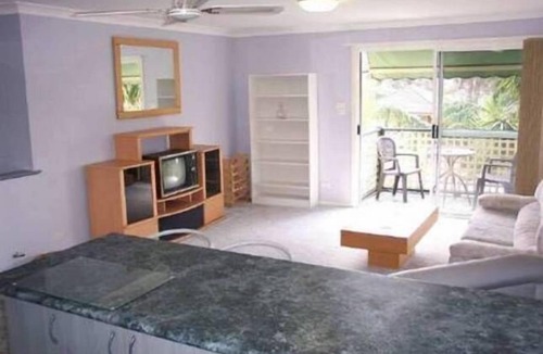 Ingleburn House | Budget Sydney Holiday House with WIFI & Netflix