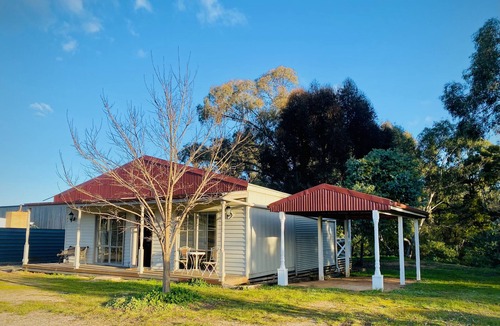 Dunolly House | Bushby’s Self Contained Cottage