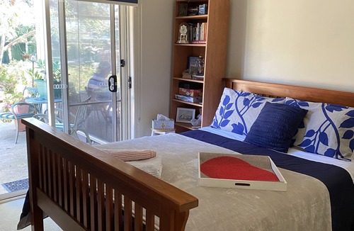 St Leonards Bed & Breakfast | By the Bay private guest suite/kitchenette Short term stays, 1 to 4 days