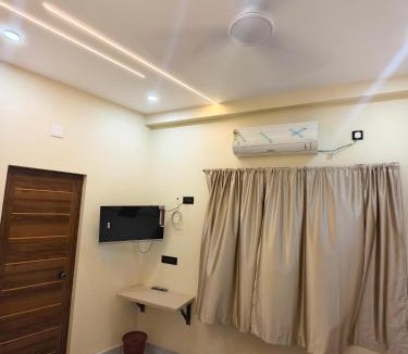 Shenoys Hotel | C K Residency