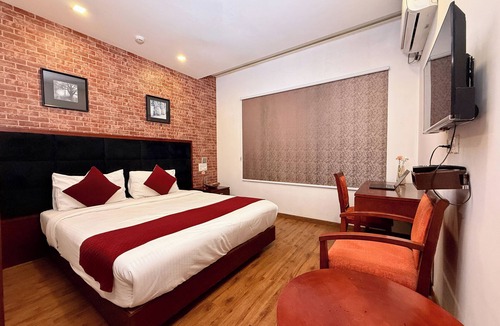 Marathahalli Hotel | C Suite - Lotus park