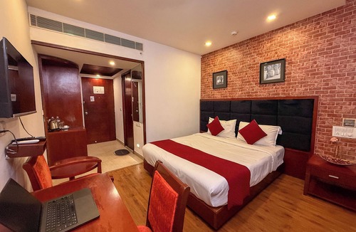 Marathahalli Hotel | C Suite - Lotus park