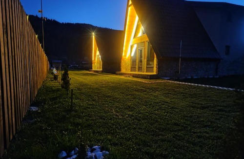 Poiana Teiului Cabin | Cabana AFrame EmAli