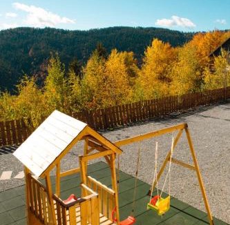 Horea Ski Chalet | Cabana de sub mesteceni