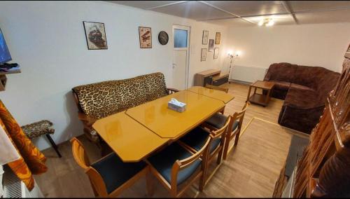 Metes House | Cabana Lunca