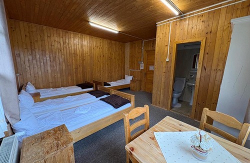 Harghita-Bai Hostel | Cabana Uz Bence Menedékház