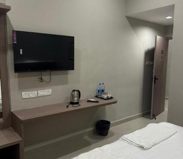 Injambakkam Hotel | Calicut Restaurant & Rooms